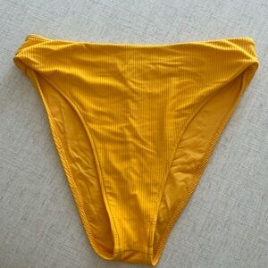 Frankie’s bikinis: Jenna Bottoms